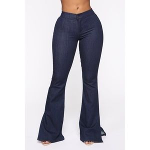 NWT fashion Nova Junk in the Trunk Flare Jeans!